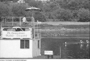 Dresden, Blasewitz. Inge Schlicke, Deutsche Meisterin im Ruder-Einer während der Ruderbootregatta in Dresden-Blasewitz 1964, 1964 & Dresden, Blasewitz. Ruderregatta 1964, Bildserie von der 75. Ruderregatta in Dresden-Blasewitz, Juni 1964
