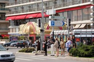 Nizza - Geschäftshäuser : Geschäfte an der Promenade des Anglais in Nizza. 2006