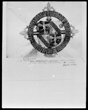 Schlussstein mit Wappen