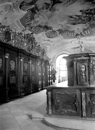 Sakristeischrank und Ankleidetische