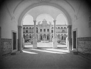ehemaliges Cole^B0gio do Espírito Santo / Universidade de Évora
