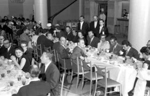Madrid (Spanien): Hotel; Abschiedsfest; Festtafel, seitlich