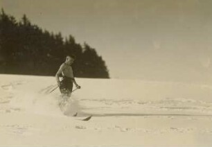 Wintersport im Erzgebirge. Skilauf. Ansatz zum Telemarkschwung