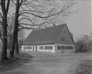 Freiberg-Ortsteil Zug, Schulweg 23. Grube Segen Gottes Herzog August Fundgrube. Huthaus (um 1800). Straßenansicht mit Giebel