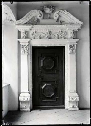 Rathaus; Türe im 2. Stocl