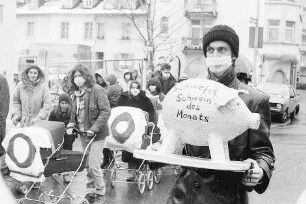 Freiburg im Breisgau: Protestaktion von "Robin Wood" vor dem französischen Konsulat