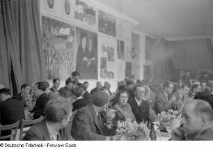 Veranstaltung zum Empfang der polnischen Delegation, Tische mit Teilnehmern
