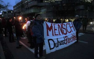 Freiburg im Breisgau: Fackelzug für die Menschenrechte