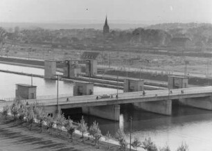 Schleuse und Wehr Heilbronn