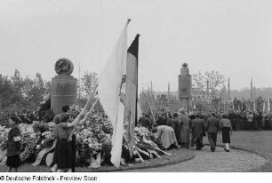 Kranzniederlegung zum Tag der Befreiung am Sowjetischen Ehrenmal auf dem Ostfriedhof