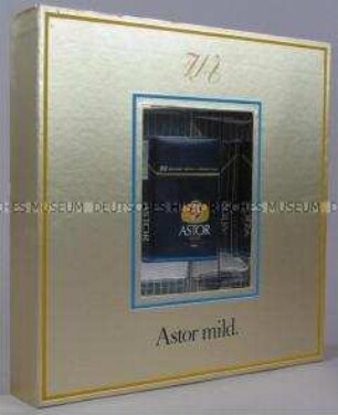 Werbeaufsteller für "Astor Mild"-Zigaretten