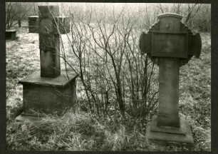 alter Friedhof. Grabkreuze