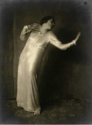 Mary Wigman in "Tanz der Sehnsucht" aus dem Zyklus "Die sieben Tänze des Lebens"