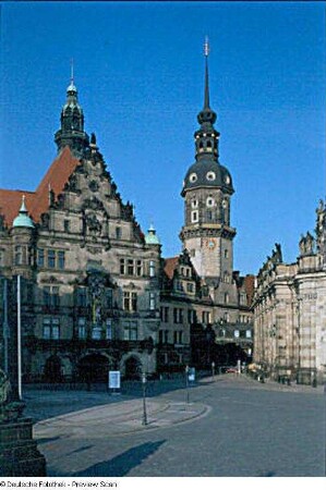 Georgentor und Hausmannsturm : Dresden, Blick von der Brühlschen Terrasse nach Südwesten über den Schloßplatz auf das Residenzschloss mit Georgenbau und Hausmannsturm