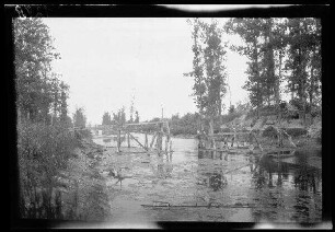 Aisne-Kanal nördlich Reims (Dep. Marne, Frankreich): "zerstörte Holzbrücke"