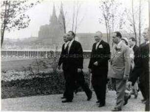 Bundeskanzler Adenauer eröffnet die Bundesgartenschau in Köln