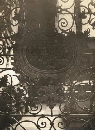 Türgitter : Türgitter. Schmiedeeisen. Inschriftmedaillon. Zwickau, Marienkirche, Bosesche Grabkapelle