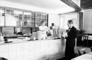 Freiburg i. Br.: Domhotel Geist, Restaurant - Theke