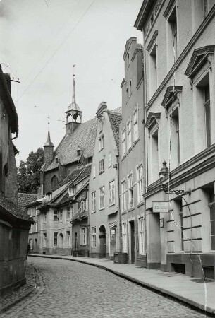 Stralsund, Schillstraße : Stralsund. Schillstraße. Blick nach Südosten zum Johanniskloster
