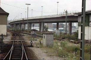 Basel: Autobahnrampe nach Basel, vom Verschiebebahnhof Weil aus