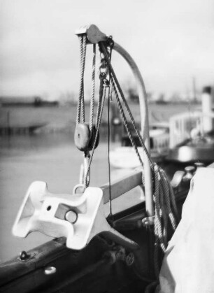 Kranhaken eines Schiffes