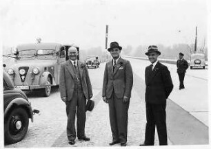 Streckeneröffnung Wendlingen - Kirchheim unter Teck In der Mitte: Richard Morlock, rechts: Bauaufseher (später Straßenmeister) Wolfram.