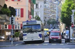 Lausanne - Oberleitungsbus : Oberleitungsbusse verkehren in der City. Aufgenommen in Lausanne am 19. Mai 2010