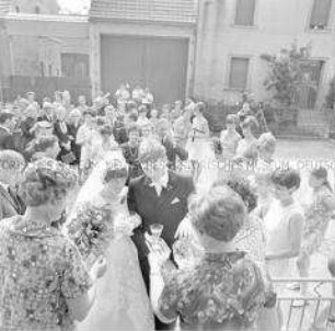 Sektempfang für Hochzeitspaar der LPG "W. I. Lenin" Marzahna