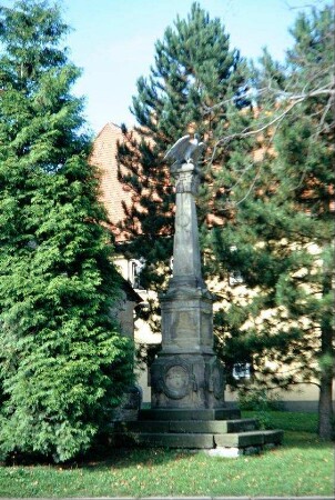 Kriegerdenkmal 1870/71 vor der Ostseite der Stadtkirche