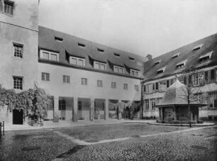 Universitätshauptgebäude — Großer Innenhof