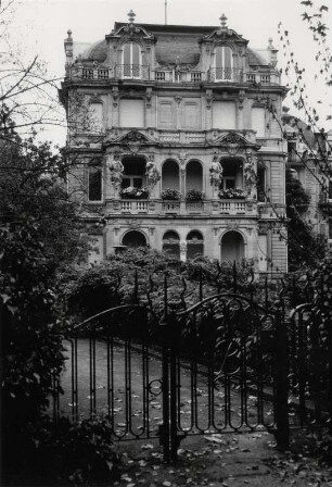 Prachtvolle Villa in den Parkanlagen Baden-Badens