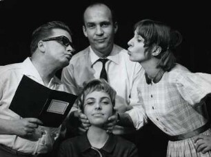 Oben ohne: Horst Thomas, Kurt Noack, Ortrud Beginnen, Kathrin Brigl