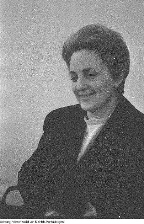 Verschiedene Veranstaltungen des Demokratischen Frauenbundes Deutschlands (DFD), Verleihung der Goldenen Nadel an Naumann, Salatzubereitungskurse, u.a., November 1964 & Bezirksdelegierten-Konferenz des Demokratischen Frauenbundes Deutschlands (DFD), April 1969