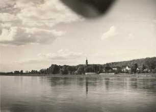 Dresden-Hosterwitz. Blick vom linken Ufer über die Elbe gegen Pfarrkirche Maria am Wasser