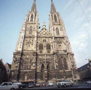 Regensburg, Domplatz 1. Regensburger Dom (1520 eröffnet). Westfront