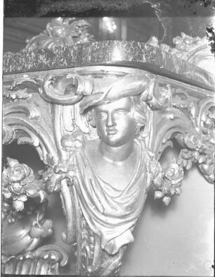 Potsdam, Neues Palais, Wohnung Friedrich II., Blaue Kammer, R.: 179, Detail des Konsoltisches an der Ostwand.