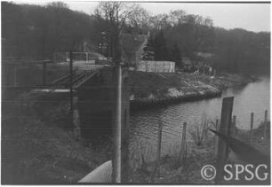 Grenzanlage mit Brücke