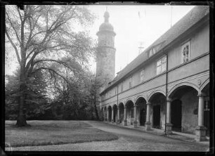 Arnstadt. Schloss Neideck. Amtshof, Arkadengang und Schlossturm