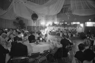 Sommernachtsball 1968 der Karnevalsgesellschaft Badenia im Großen Saal der Stadthalle.
