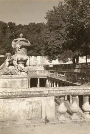 Nîmes. Reste einer römischen Badeanlage mit reicher barocker Umrahmung