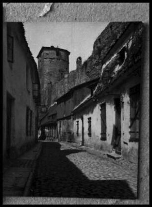 Reval, Tallinn: Mauerstraße mit alter Festungsmauer [Reproduktion eines Fotos]