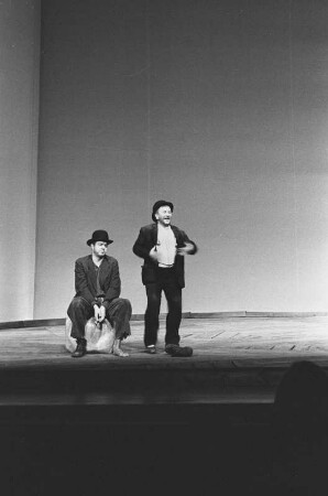 Szenenbilder aus "Warten auf Godot", Theaterstück von Samuel Beckett. Schiller-Theater Berlin, Februar 1965