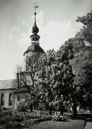 Machern, Dorfkirche : Machern. Dorfkirche. Ansicht von Südosten über den Kirchhof
