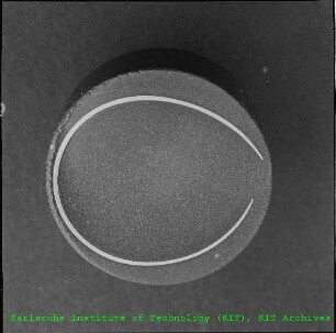 Querschnitt einer unbekannten Materialprobe im Institut für Reaktorbauelemente (IRB)