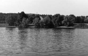 Klipphausen-Constappel. Blick über die Elbe auf die Saubachmündung beim Elbschlößchen Gauernitz