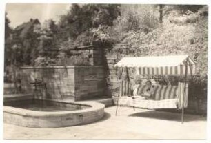 Garten Bergius, Heidelberg: Wasserbecken mit Hollywoodschaukel