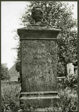 Friedhof. Grabstein mit Urne, 1840