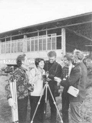 Fotozirkel der Kooperationsgemeinschaft Heideck / Lebien (Kr. Jessen) am Kartoffelsortierplatz in Prettin