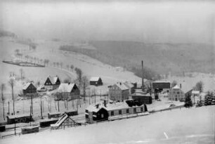 Ortsmitte mit Bahnhof : li. oben: Friedhof mit Andachtsraum, re. Heyn-Hof, li. davon Kuhlebrock-Fabrik und Weigelt-Gasthof