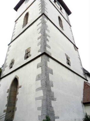 Turm von Nordosten mit Kreuzschlitz-Schlüsselloch-Scharten